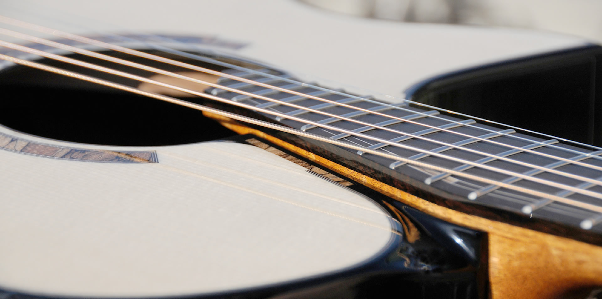 Casa Musical J Blanco Instrumentos Musicales y Accesorios